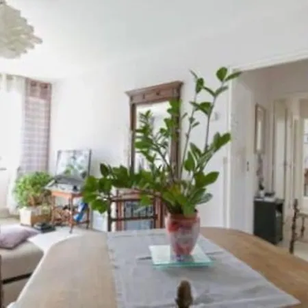 Functional And Bright - Near Pere Lachaise 아파트